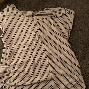 Jessica Simpson maternity top